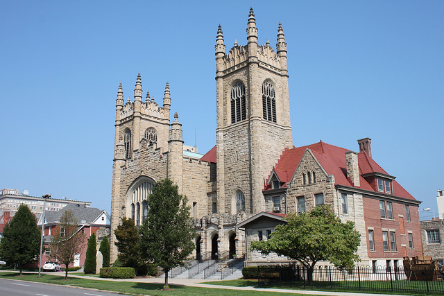 Stately Serenity In Huntington’s Heart