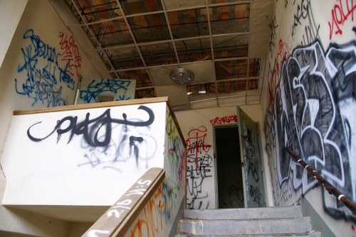 alt