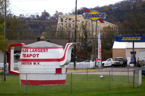 A large teapot structure labeled "World's Largest Teapot" in Chester, WV, with a Sunoco station in the background.