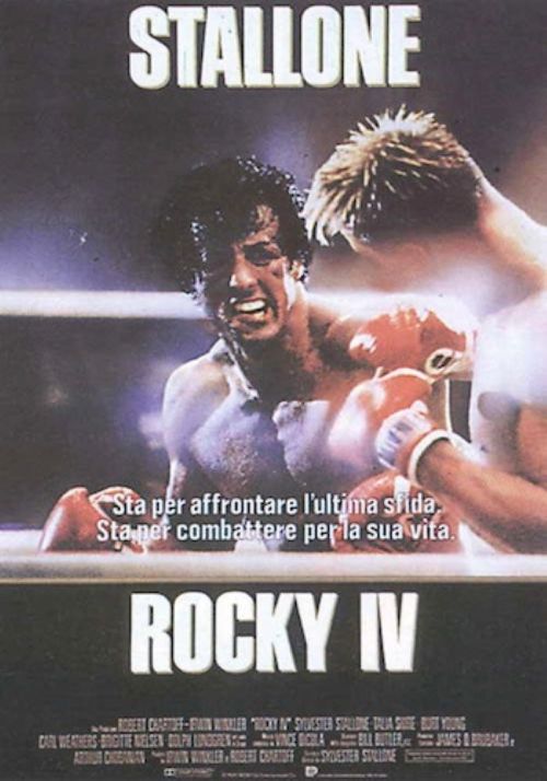 Rocky IV movie poster featuring a fierce boxing match with Stallone in action. Italian text highlights the film's theme.