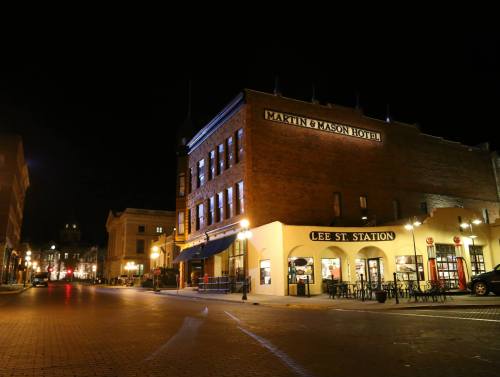 alt