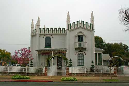 12 Unique Historic Mansions In Northern California