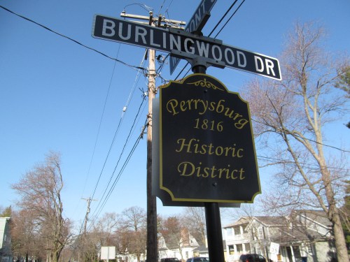 Sign at the intersection of Burlingwood Drive and a street, marking the Perrysburg 1816 Historic District.