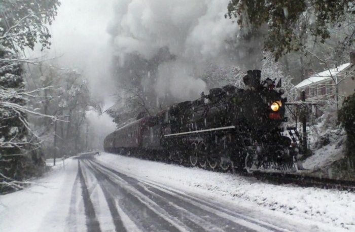 Enjoy A Magical Polar Express Train Ride Aboard Delaware River Railroad ...