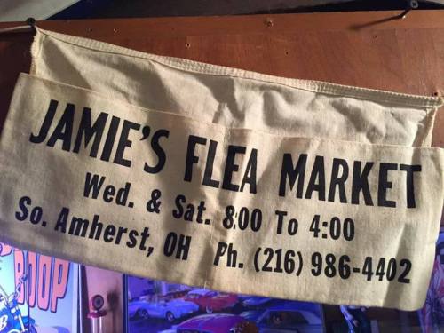 Sign for Jamie's Flea Market, open Wednesday and Saturday from 8:00 AM to 4:00 PM in South Amherst, OH.