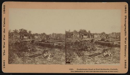 Stereoscopic image depicting Confederate soldiers' bodies at Fort Robinette, Corinth, during the Civil War.