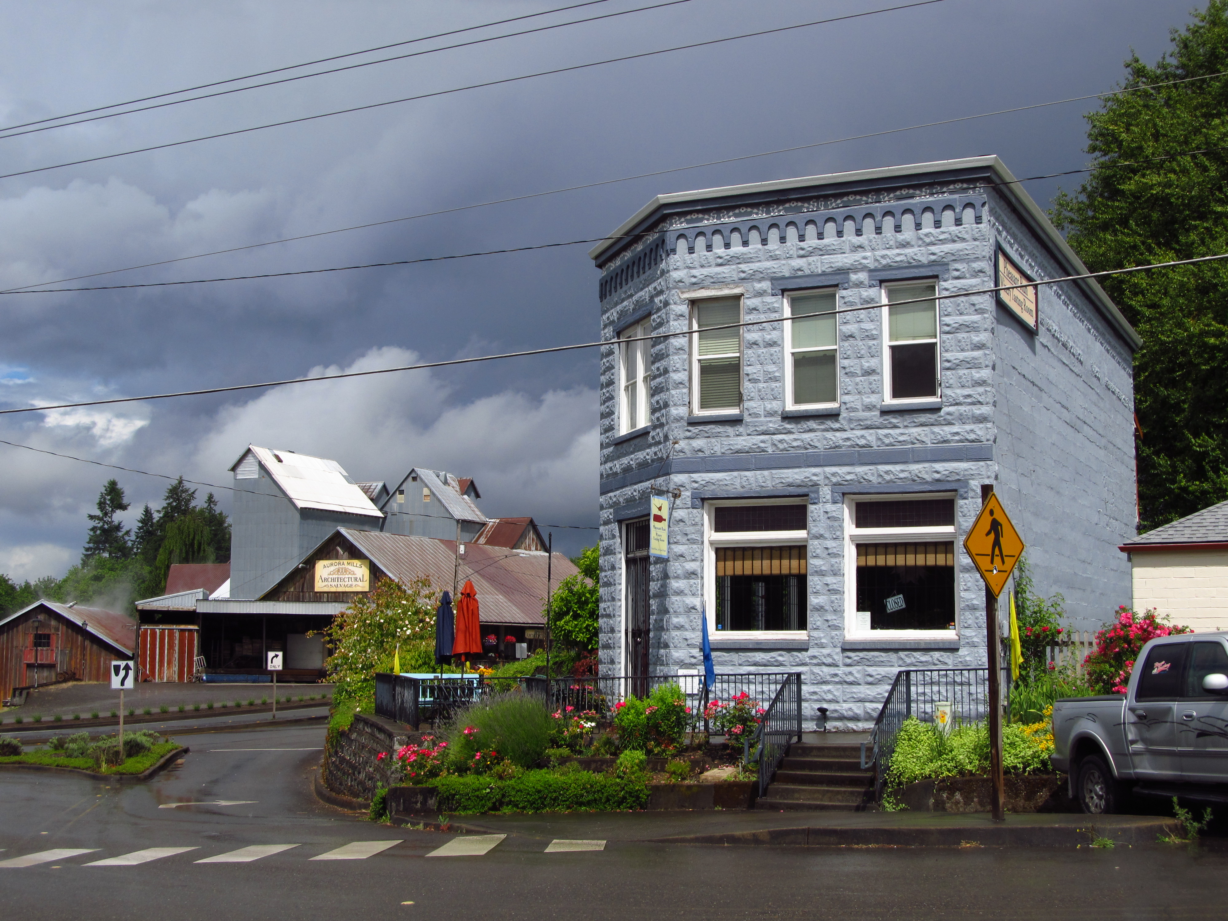 Aurora Is The Best Town In Oregon If You Love Antique Stores, image size:4000x3000