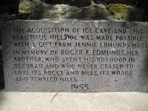 A stone plaque commemorating Roger F. Edmunds, honoring his connection to the hills and nature in Decorah, 1955.