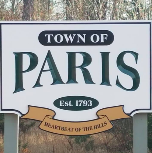 Sign for the Town of Paris, established in 1793, with the tagline "Heartbeat of the Hills."