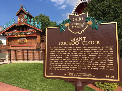 An Ohio historical marker about the Giant Cuckoo Clock in Sugarcreek, detailing its history and restoration.