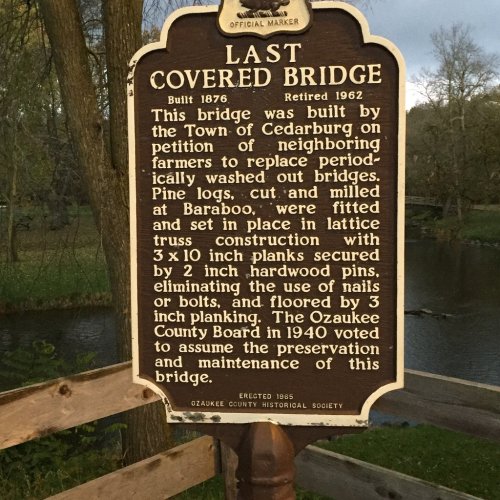 Historical marker detailing the Last Covered Bridge in Cedarburg, built in 1876 and restored in 1962.
