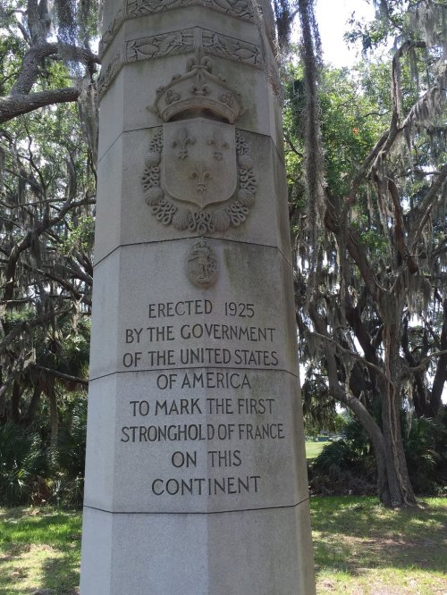 Monument inscribed with "Erected 1925 by the U.S. to mark the first stronghold of France on this continent."