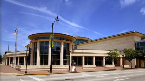 Exterior view of the Abraham Lincoln Presidential Museum, featuring modern architecture and clear blue skies.