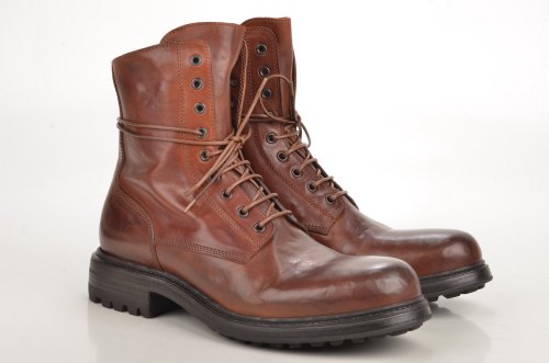 Brown leather lace-up boots with a rugged sole, featuring a classic design and sturdy construction.