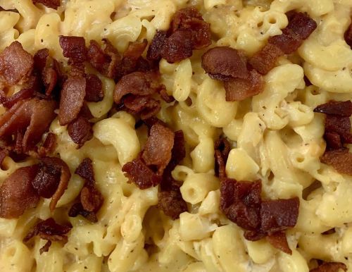 Creamy macaroni and cheese topped with crispy bacon bits.