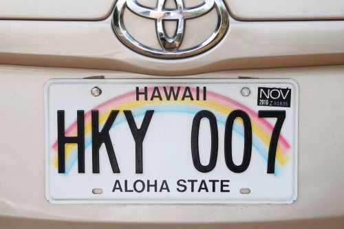 Hawaii license plate with the number HKY 007 and a rainbow design above the text.