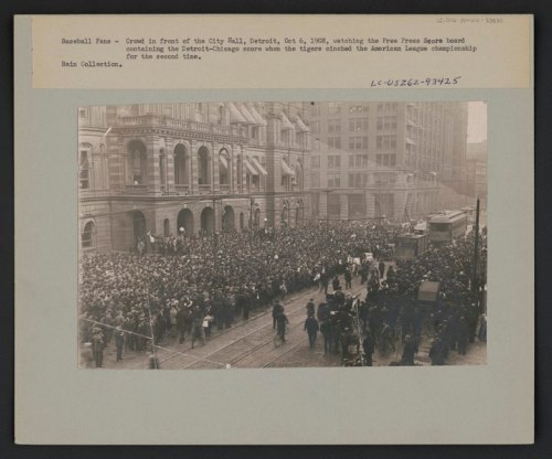Crowd gathered outside Detroit City Hall on Oct 6, 1908, watching the Tigers' American League championship score announcement.