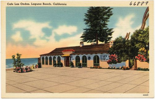 Vintage postcard of Cafe Las Ondas in Laguna Beach, California, featuring a coastal view and charming architecture.