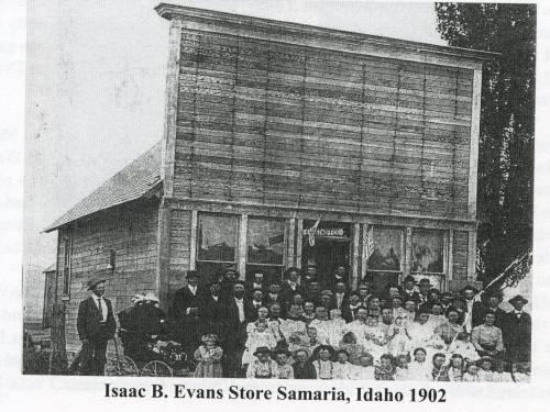 A historic black-and-white photo of a large group of people outside Isaac B. Evans Store in Samaria, Idaho, 1902.
