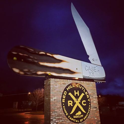 A large knife sculpture at night, featuring the Case XX logo, outside Red Hill Cutlery in Radcliff, Kentucky.