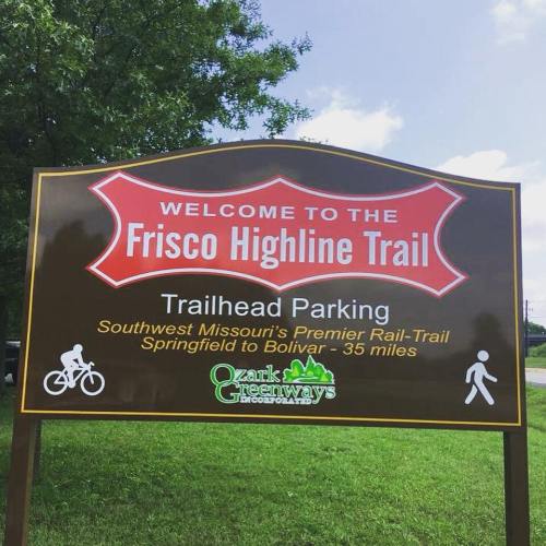 Sign welcoming visitors to the Frisco Highline Trail, with information about trailhead parking and distance to Springfield.