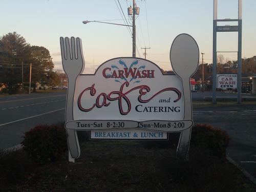 Sign for "Car Wash Café and Catering" with hours for breakfast and lunch, located near a car wash.