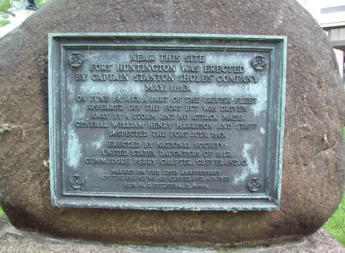Plaque commemorating Fort Huntington, erected by Captain Stanton Sholes' Company in May 1813, near Cleveland, Ohio.