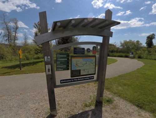 Signpost welcoming visitors to the Betise Valley Trail, with a map and information about the trail and surrounding area.