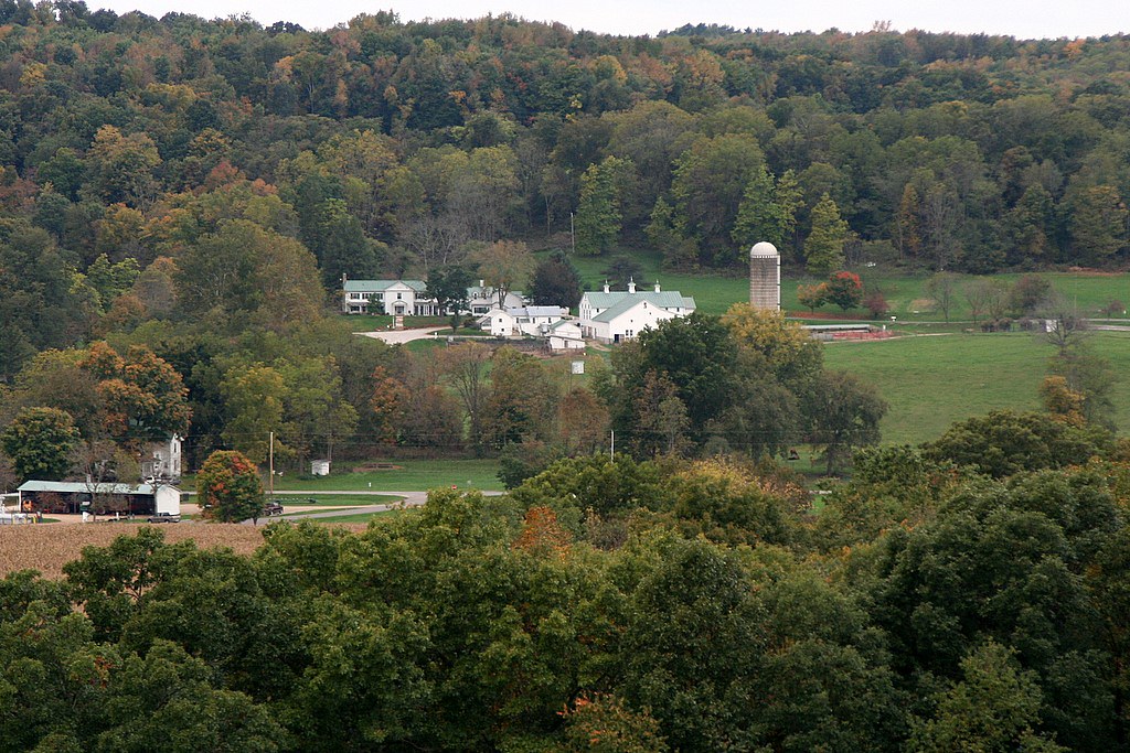 Take The Johnny Appleseed Historic Byway In Ohio For A Lovely, Scenic Drive