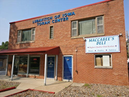 Exterior of a brick building featuring "Lubavitch of Iowa Torah Center" and "Maccabee's Deli" signs.