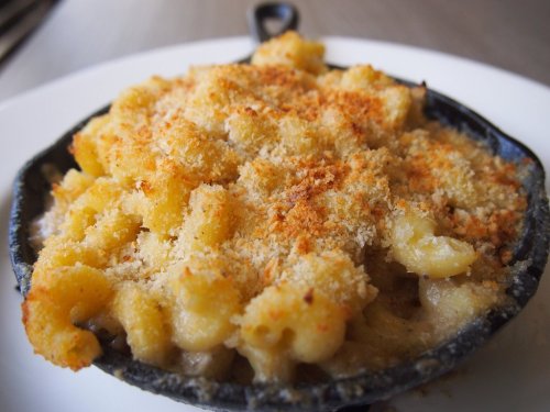 Creamy macaroni and cheese baked in a small cast-iron skillet, topped with golden breadcrumbs.