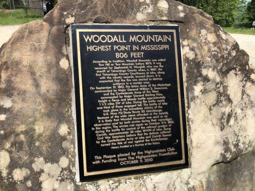 Plaque on a rock marking Woodall Mountain, the highest point in Mississippi, at 806 feet, with historical information.