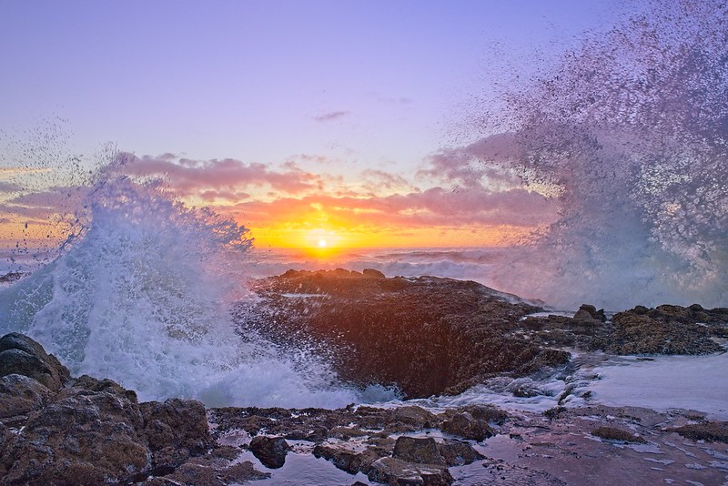 Thor's Well Is An Oceanic Sinkhole In Oregon's Coast