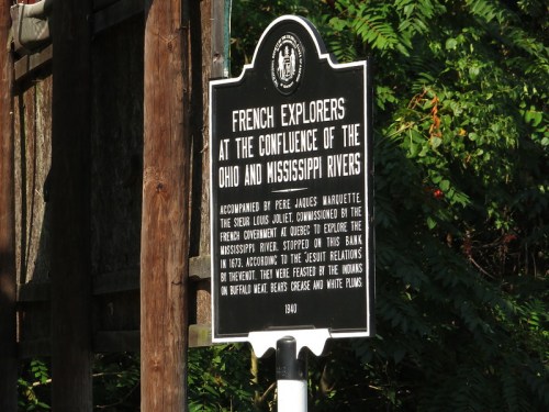 Historical marker about French explorers at the confluence of the Ohio and Mississippi Rivers, established in 1840.