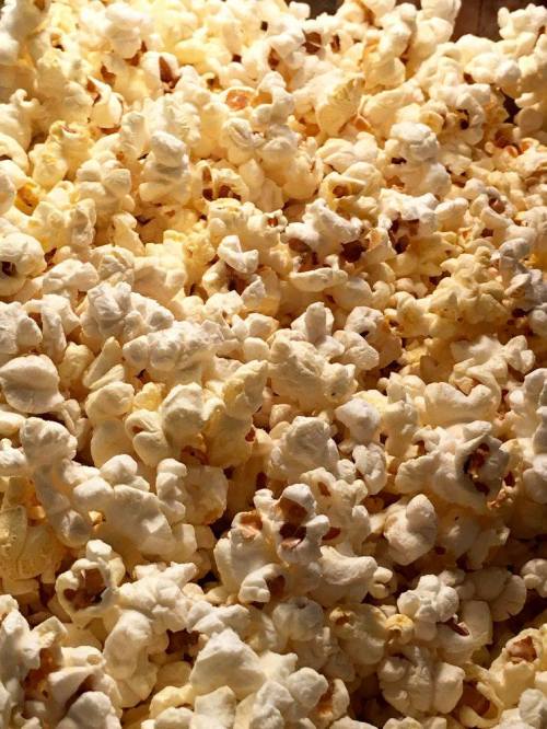 A close-up of fluffy, buttery popcorn kernels piled together.