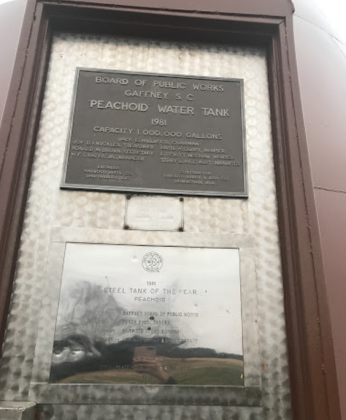 Plaque on a water tank in Gaffney, SC, detailing its capacity and recognition as Steel Tank of the Year, 1981.