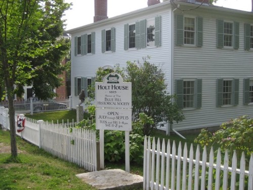Sign for Holt House, built in 1815, home of the Blue Hill Historical Society, with visiting hours listed.