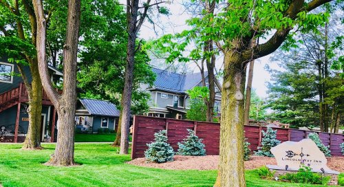 A scenic view of Lincoln Way Inn surrounded by trees and landscaped greenery.