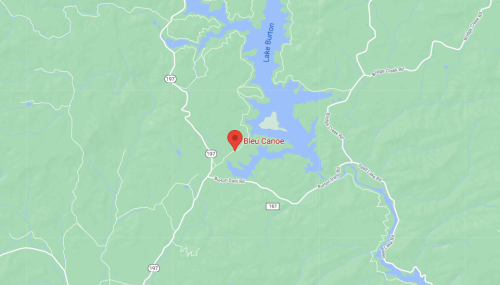 Map showing the location of Bleu Canoe near Lake Burton, surrounded by green terrain and roads.