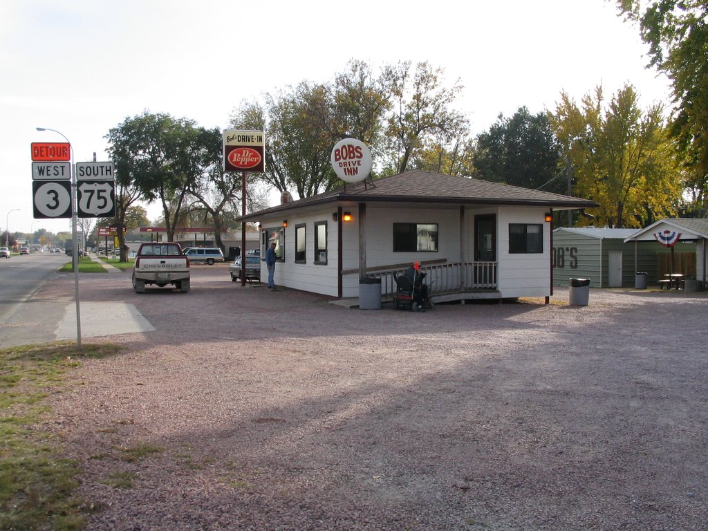 A Local Favorite Since 1949 Bob s Drive Inn Serves Up Some Of The Best Hot Dogs In Iowa