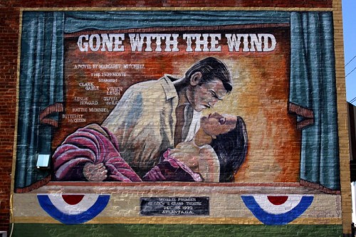 Mural depicting a scene from "Gone with the Wind," featuring a couple in a dramatic embrace.