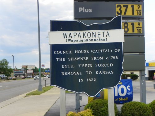 Sign for Wapakoneta, Ohio, noting its history as the Shawnee council house from 1798 until their removal in 1832.