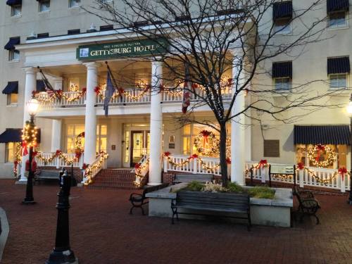 The Gettysburg Hotel decorated for the holidays, featuring wreaths and lights on the porch and surrounding area.