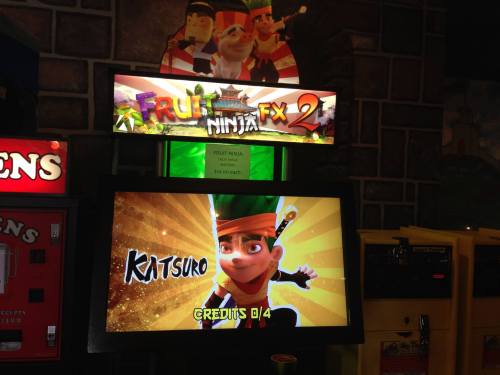 Arcade game display for "Fruit Ninja FX 2" featuring character Katsuro and showing 4 credits available.