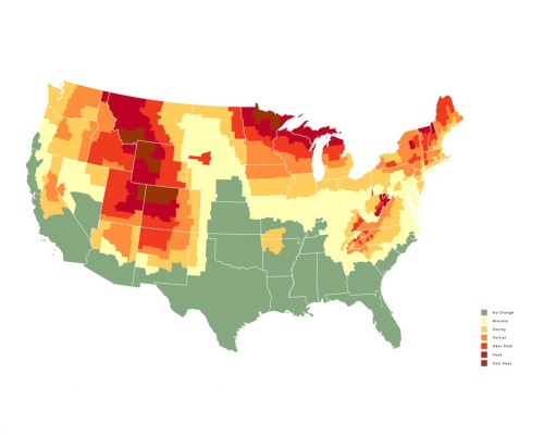 Map of the U.S. showing varying levels of change in vegetation, with color gradients from green to red indicating different statuses.