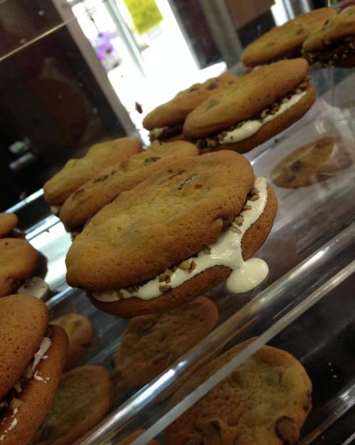 Close-up of cookies with a creamy filling, showcasing a delicious dessert display.