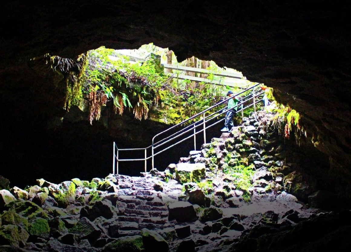 For An Exciting Adventure Hike These Lava Caves In Washington