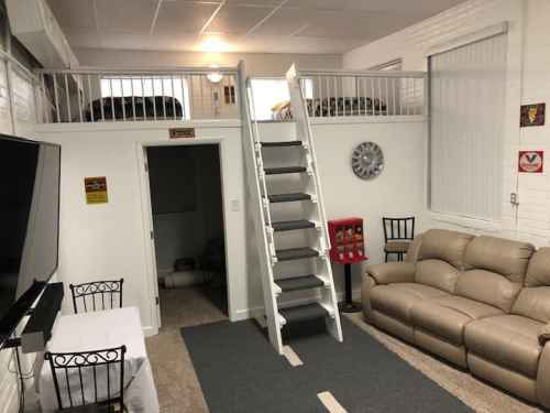 you-need-to-check-out-this-vintage-garage-themed-airbnb-in-indiana