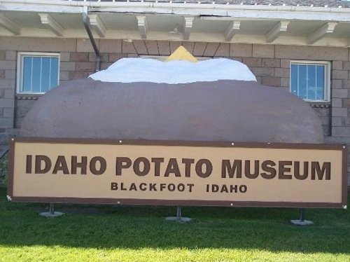 Sign for the Idaho Potato Museum in Blackfoot, Idaho, featuring a large potato sculpture on top.
