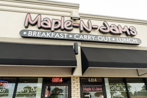 Sign for "Maple-N-Jams" restaurant featuring breakfast, carry-out, and lunch options.